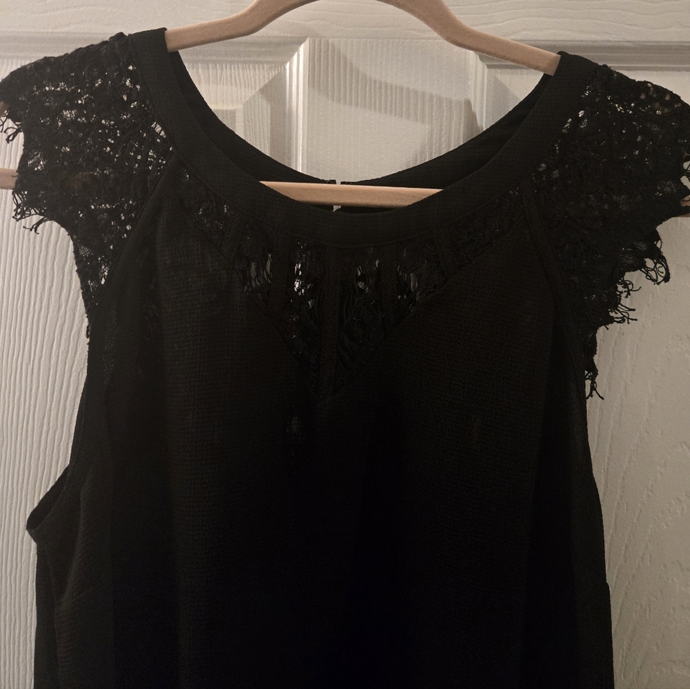 41 Hawthorn Black Lace Cap-Sleeve Blouse - Picture 2 of 12